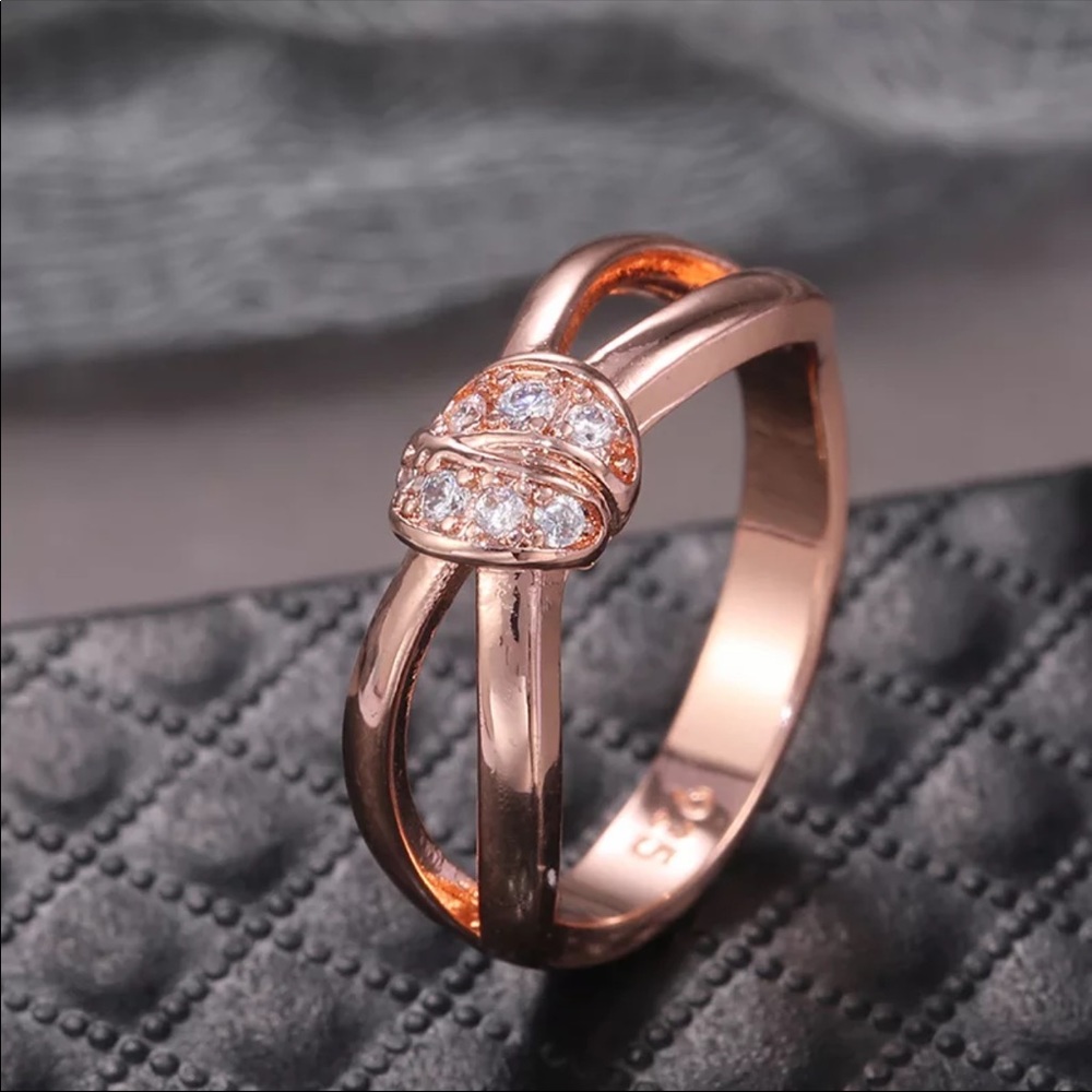 *NEW*Rose Gold Color Knotted Diamond Lady Ring - Picture 5 of 6